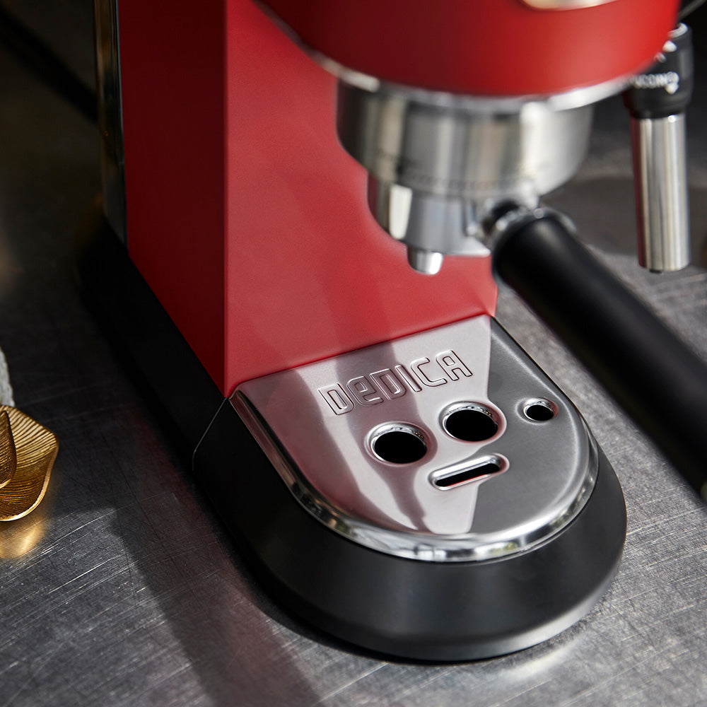 DeLonghi Dedica Style Pump Pump Espresso Coffee Machine, EC685