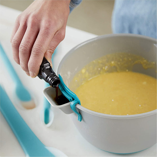 Wilton Versa-Tools Measure & Pour Mixing Bowl, 1.9L