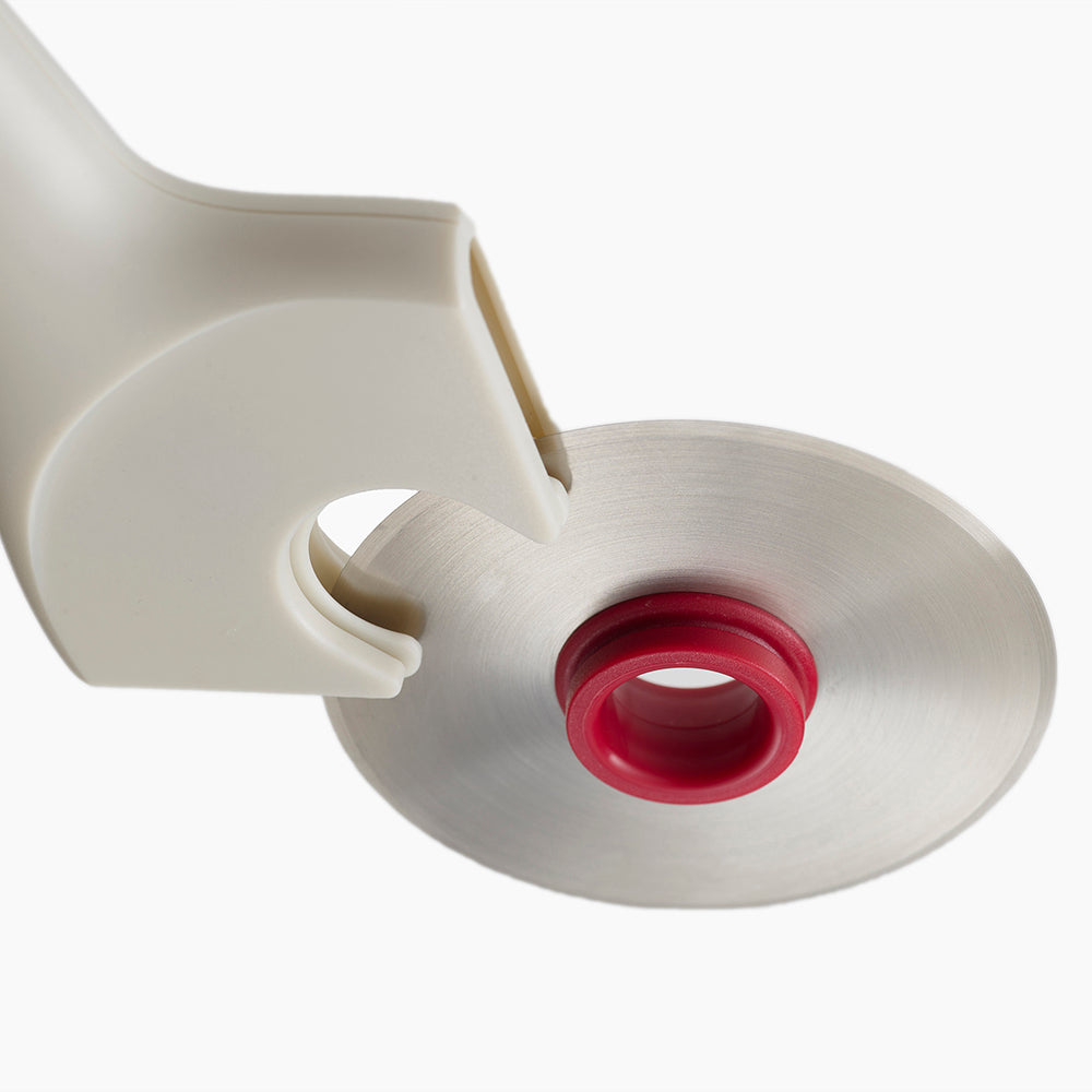 Joseph Joseph Ringo™ Easy-Clean Pizza Cutter