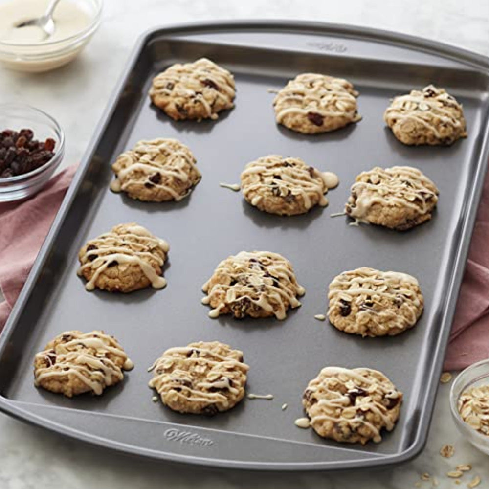 Wilton Perfect Results Premium Non-Stick Baking Sheet, 38cm