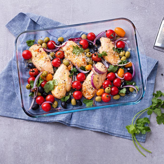 Pyrex Essentials Rectangular Roasting Dish With Lid, 4.5L