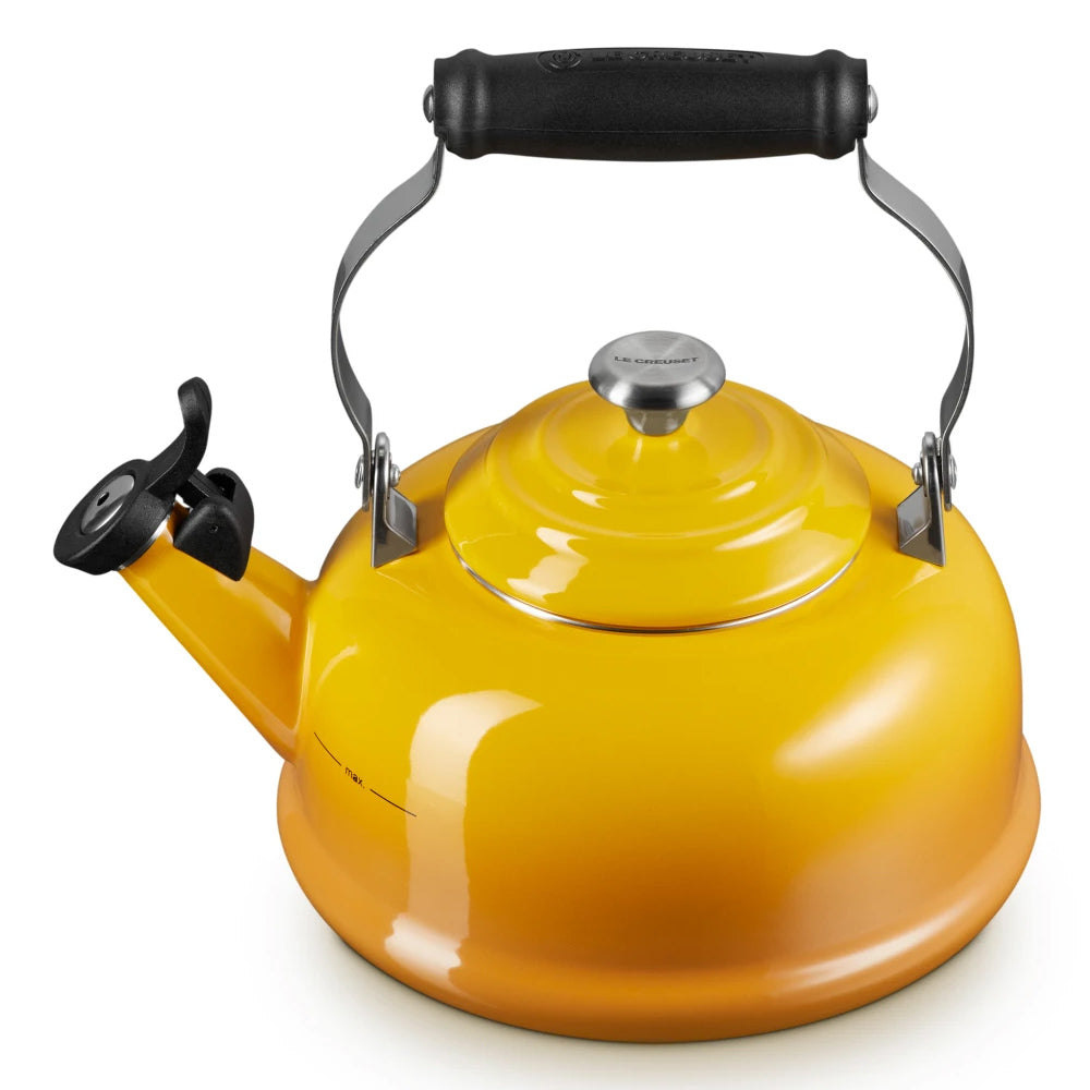 Le Creuset Whistling Stovetop Kettle With Stainless Steel Knob, 1.6L
