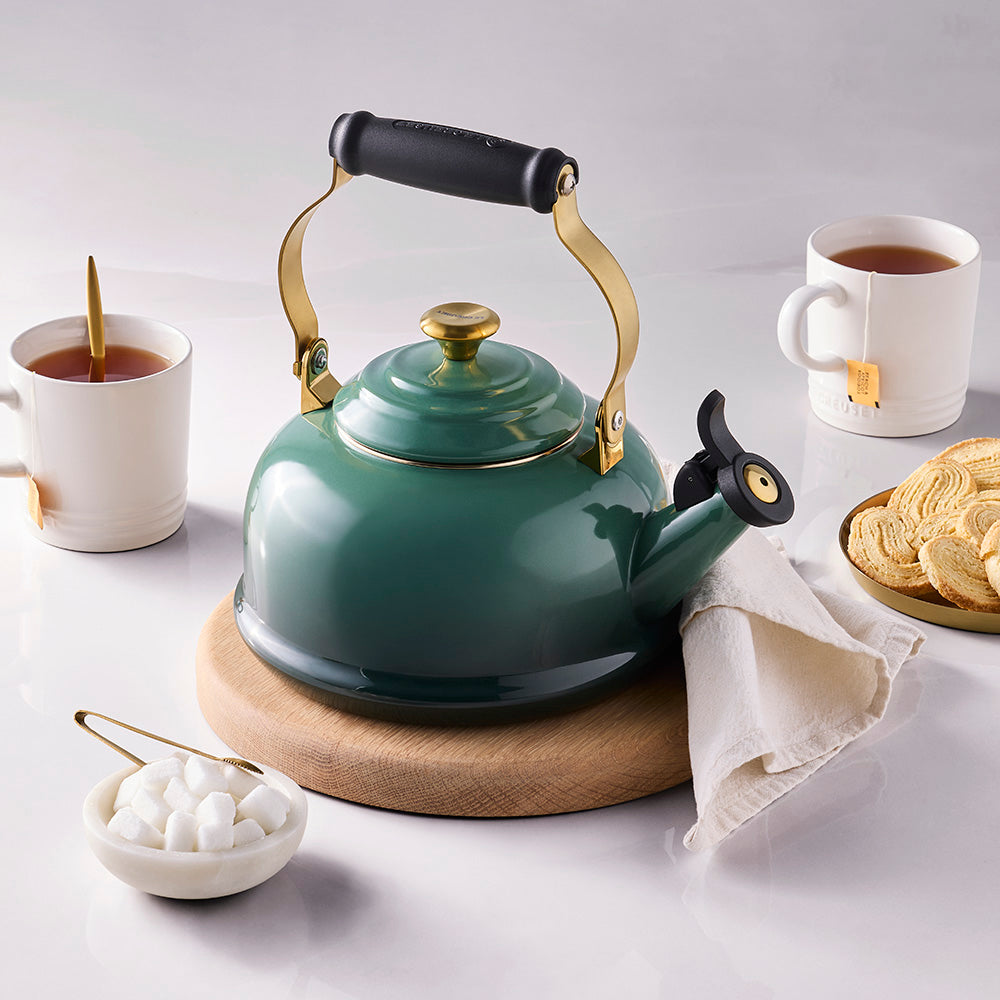 Le Creuset Classic Whistling Stovetop Kettle With Gold Knob, 1.6L