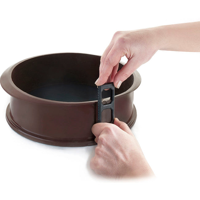 Lacor Non-Stick Detachable Silicone Round Cake Mould With Glass Base