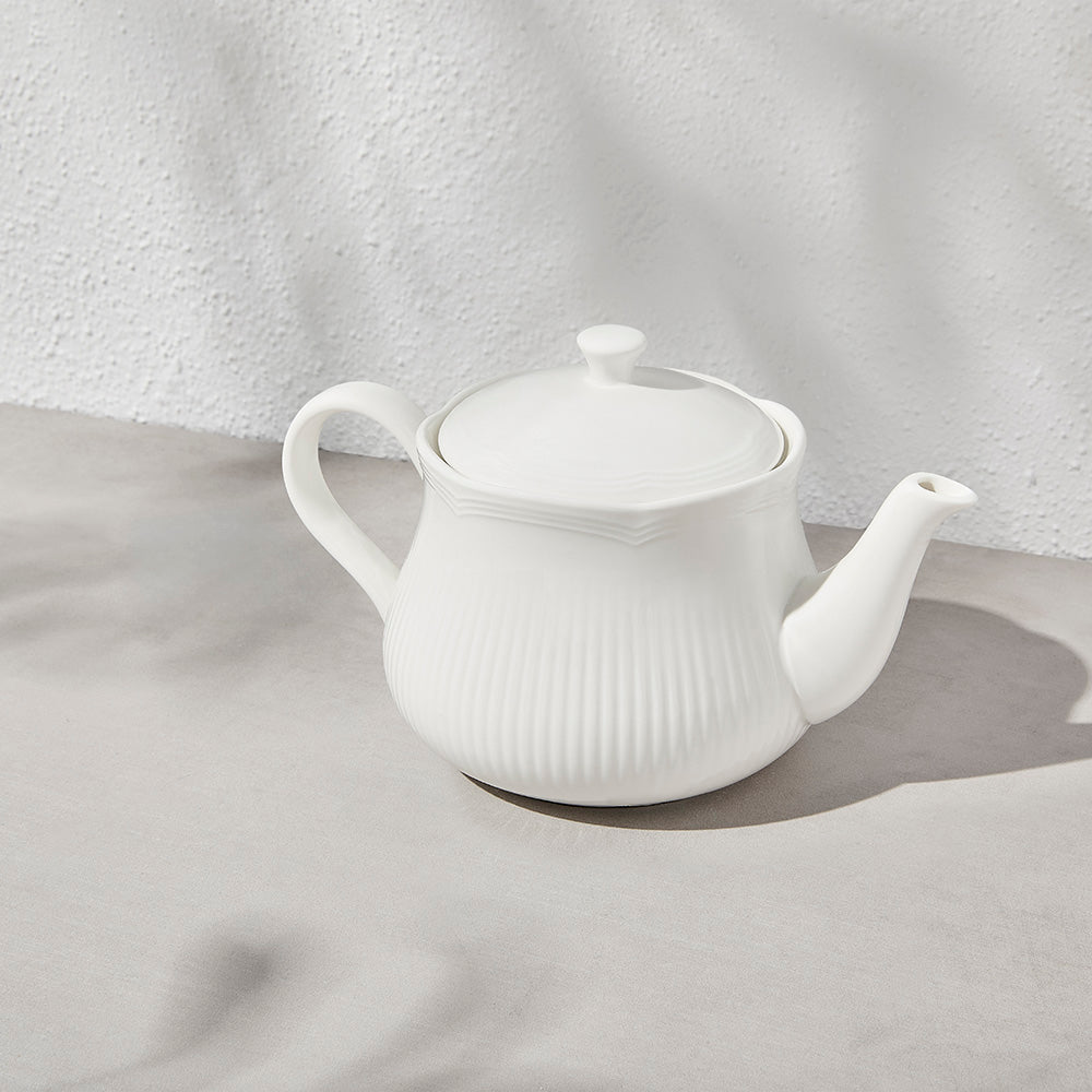 Maxwell & Williams Rococo Teapot, 570ml