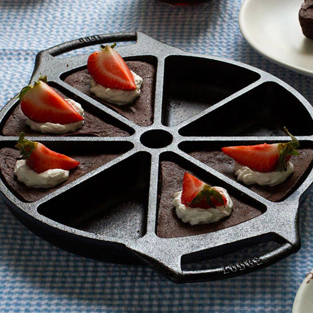 Lodge Seasoned Cast Iron Wedge Pan, 30cm