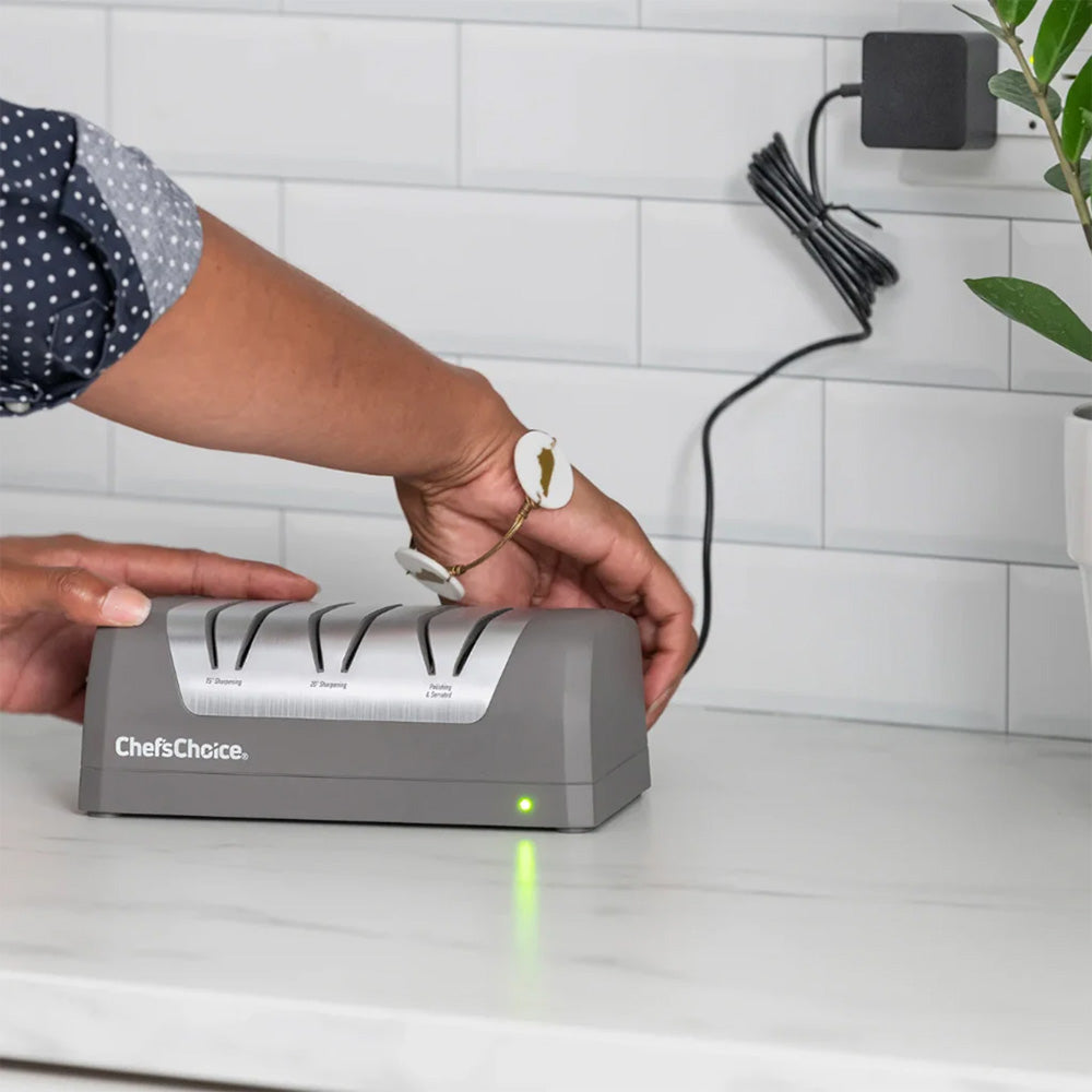 Chef's Choice DC-1520 Rechargeable Angle Select Electric Knife Sharpener