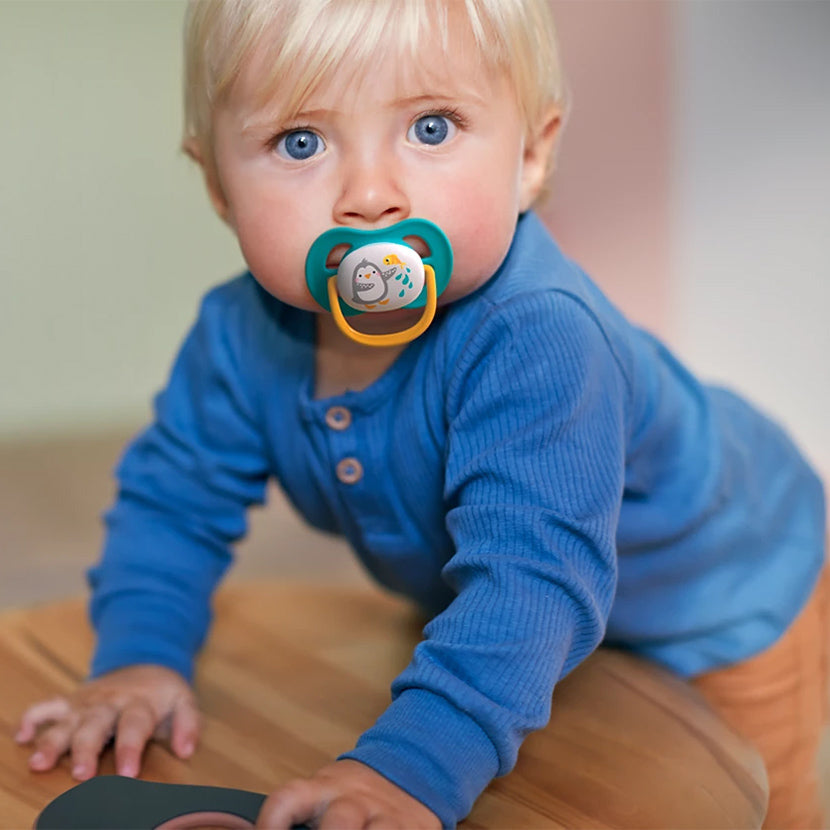 Avent Set Of 2 Ultra Air Pacifiers, Penguin & Turtle (6-18m)