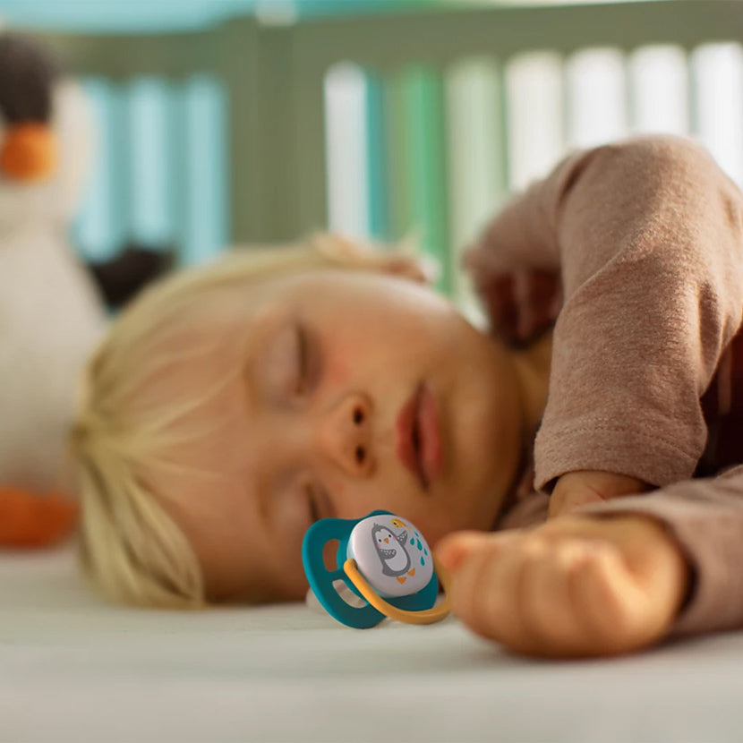 Avent Set Of 2 Ultra Air Pacifiers, Penguin & Turtle (6-18m)