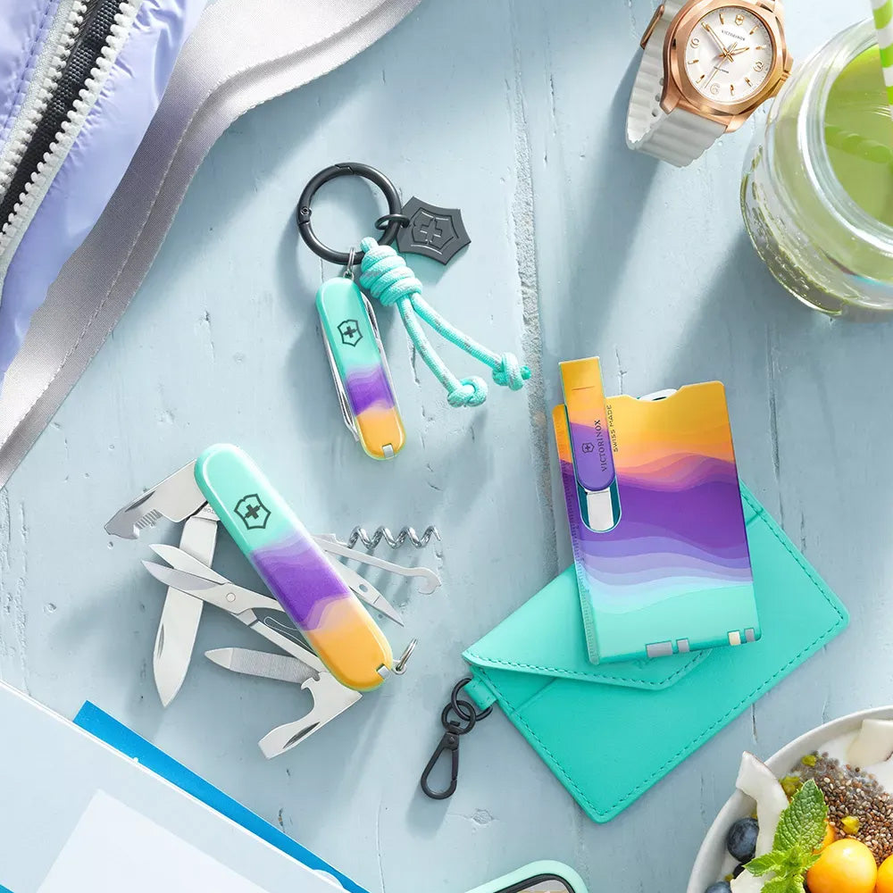Victorinox Live To Explore Swisscard Classic