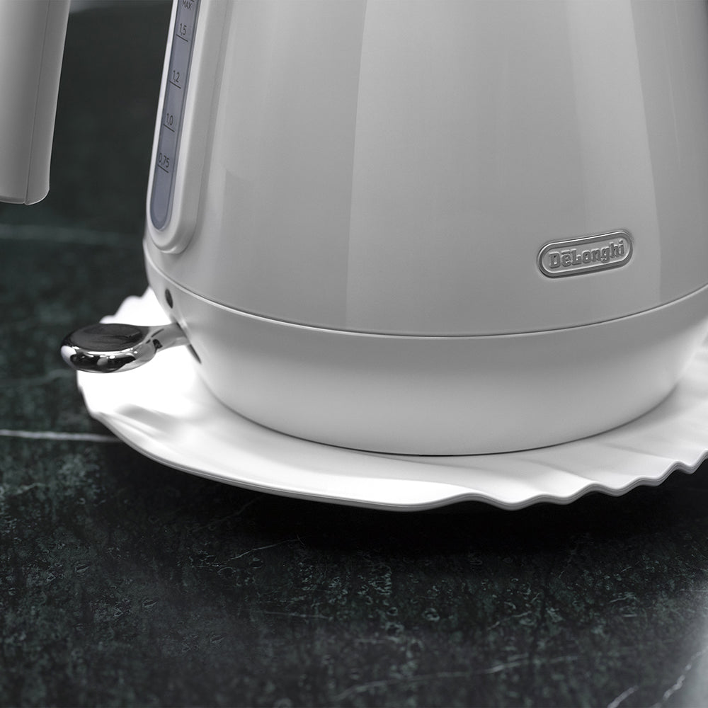 DeLonghi Eclettica Cordless Kettle With Changeable Base, 1.7L