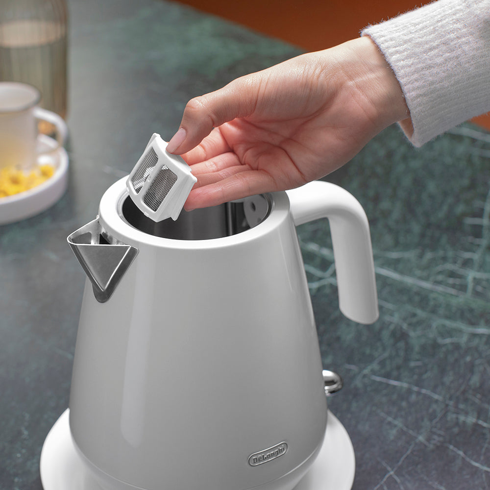 DeLonghi Eclettica Cordless Kettle With Changeable Base, 1.7L